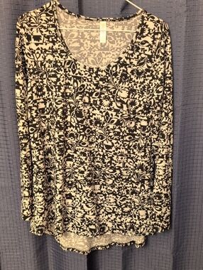LuLaRoe Black and White Floral Geometric pattern Long Sleeve Blouse M